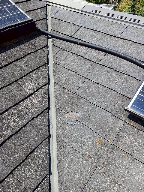 谷板金付近のカラーベストが破損